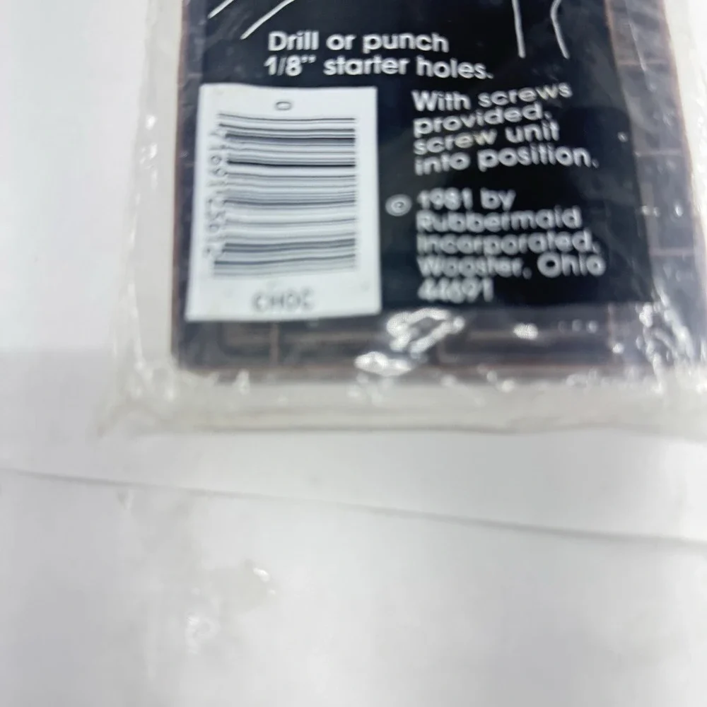 Rubbermaid Paper Towel Holder  Brown Plastic 2361 USA   Vintage New In Package